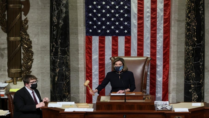 La presidenta de la Cámara de Representantes de Estados Unidos, Nancy Pelosi, preside la votación para iniciar el impeachment contra el presidente Donald Trump.