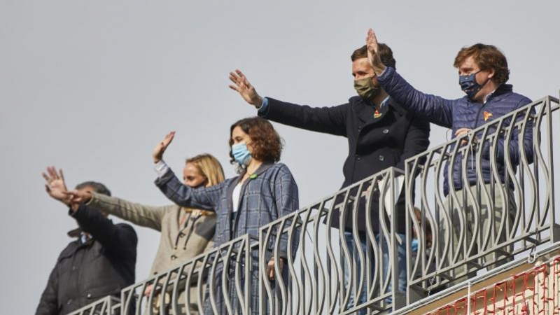 De izquierda a derecha, la senadora del PP Ana Camins, la presidenta de la Comunidad de Madrid, Isabel Díaz Ayuso, el presidente del PP, Pablo Casado, y el alcalde de Madrid y portavoz nacional del partido, José Luis Martínez-Almeida.