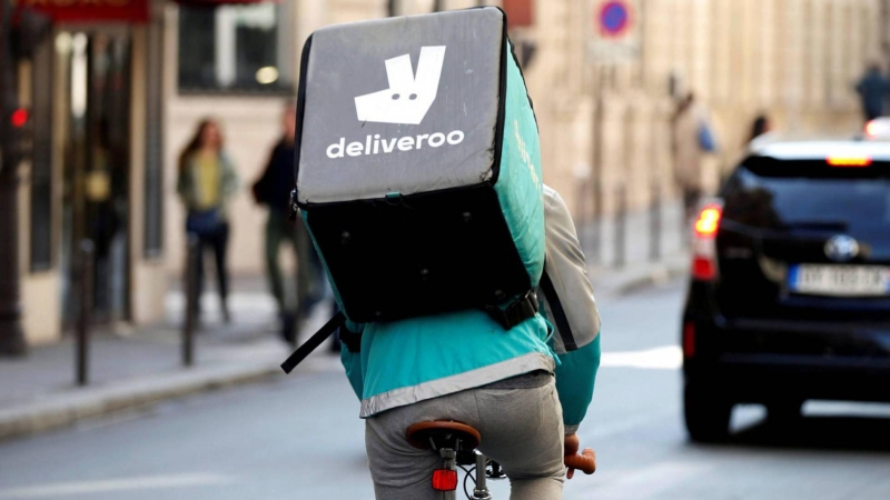 Un trabajador de Deliveroo.