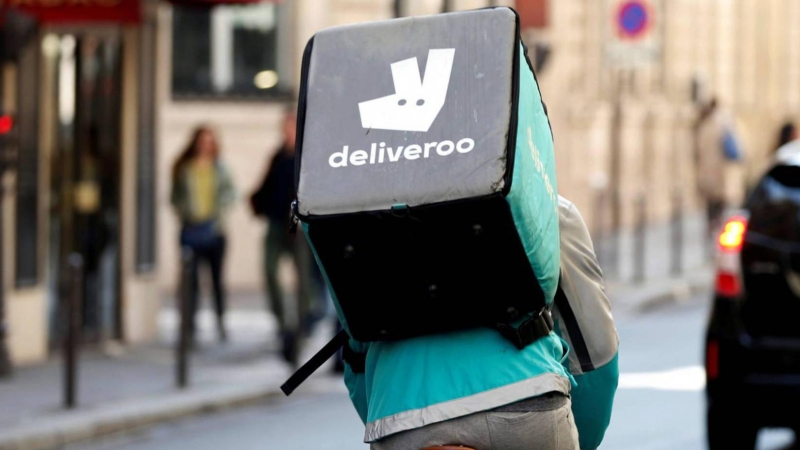 Un trabajador de Deliveroo.