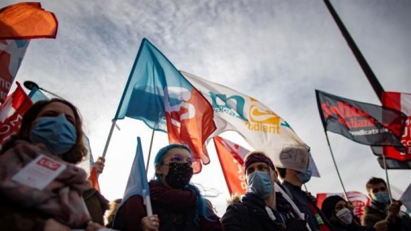 Sindicato de estudiantes en Francia protestan por las clases durante la pandemia.