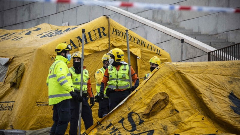 Tiendas de campaña del Samur en el lugar de la explosión en Madrid