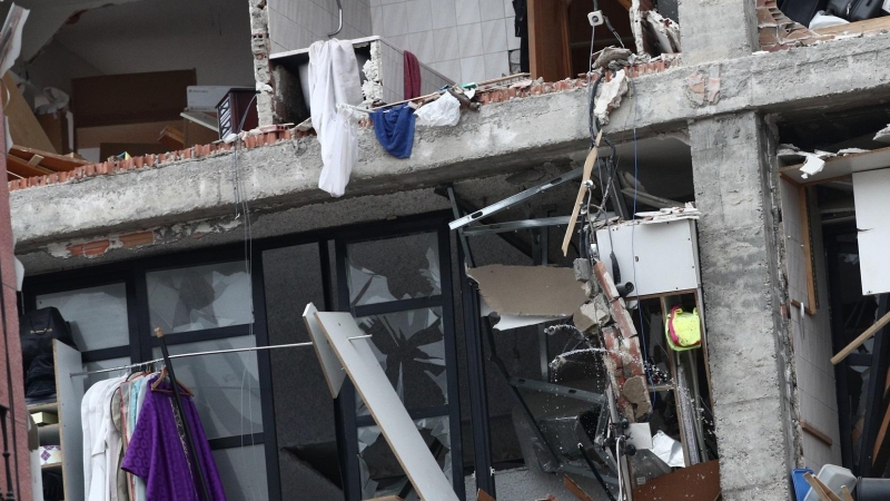 Aspecto de un inmueble momentos posteriores a una fuerte explosión registrada en el centro de Madrid