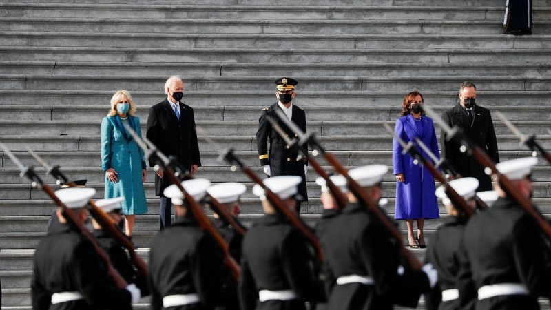 Joe Biden y Kamala Harris junto a sus parejas.