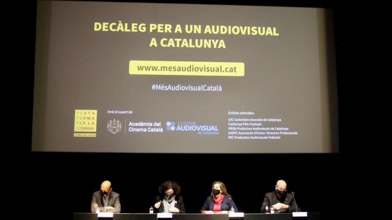 El president del Clúster Audiovisual de Catalunya, Miquel Rutllant; la vicepresidenta de la Plataforma per la Llengua, Mireia Plana; la presidenta de la Acadèmia del Cinema Català, Isona Passola, i l'exconseller de Cultura de la Generalitat Joan Manel Tre