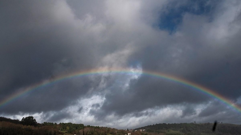 Arcoiris vientos nublado