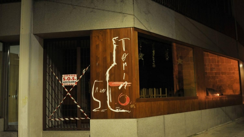 Un bar cerrado en Xinzo de Limia, Ourense, Galicia.