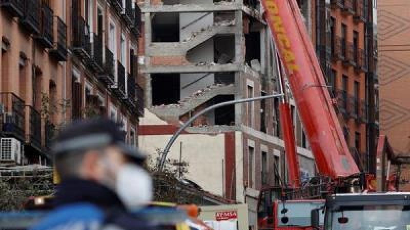 Fotografía tomada del edificio de la calle Toledo en Madrid, seis días después de la explosión de gas en la que fallecieron cuatro personas.