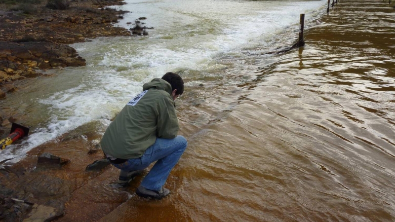 Análisis del agua del río Odiel.