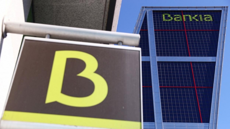 El logo de Bankia en ujna sucursal de la entidad, cerca de su sede en una de las Torres Kio de Madrid. REUTERS/Sergio Perez