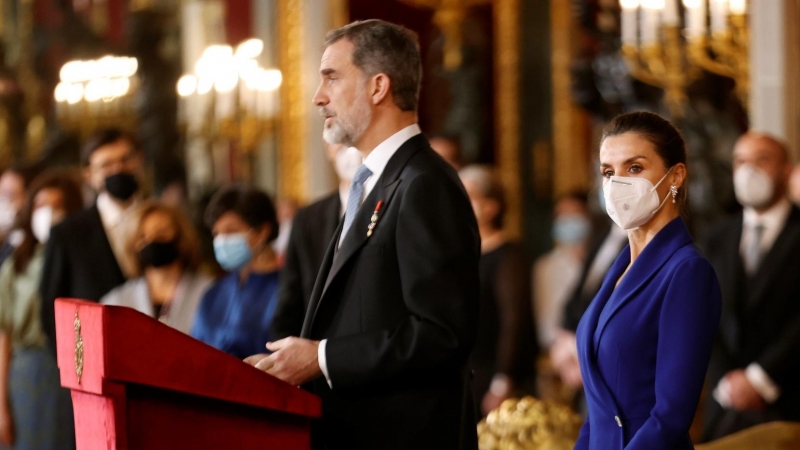 El rey Felipe VI, acompañado de la reina Letizia