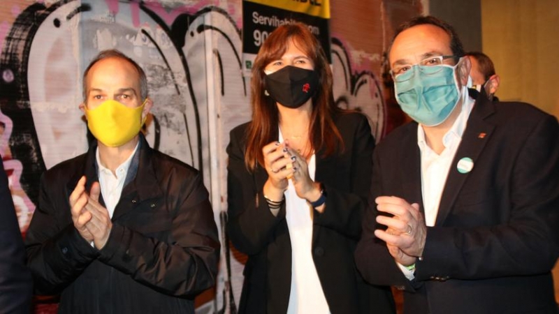 Els exconsellers Jordi Turull i Josep Rull, amb la candidata de JxCat, Laura Borràs, abans de l'acte de campanya a Reus.