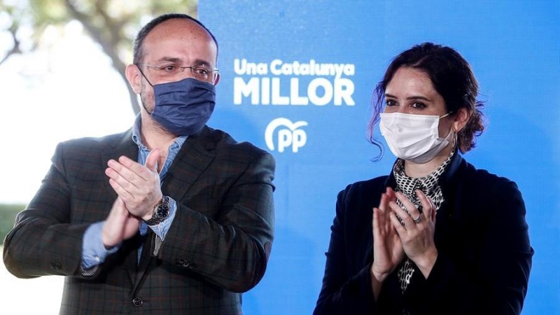 La presidenta de la Comunitat de Madrid, Isabel Díaz Ayuso, participa aquest dissabte, al costat del candidat del PPC a la presidència de la Generalitat Alejandro Fernández, en un acte electoral a Barcelona.