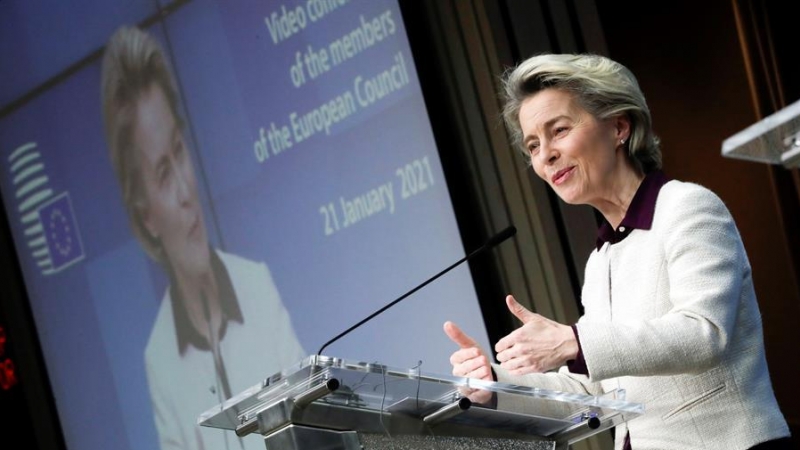 Von der Leyen habla con Johson del mecanismo de control exportación vacunas.