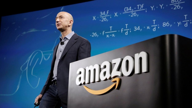 El fundador de Amazon, Jeff Bezos, en una rueda de prensa en Seattle (Washington, EEUU). REUTERS/Jason Redmond