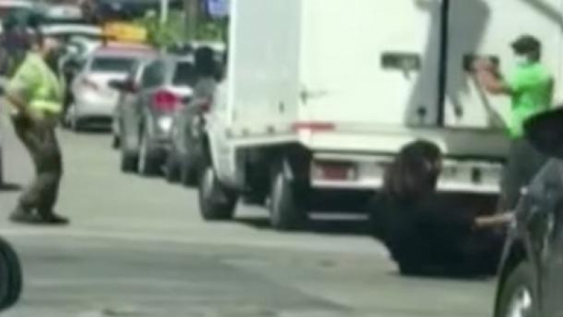 Captura de vídeo del malabarista tiroteado por un policía en Chile.