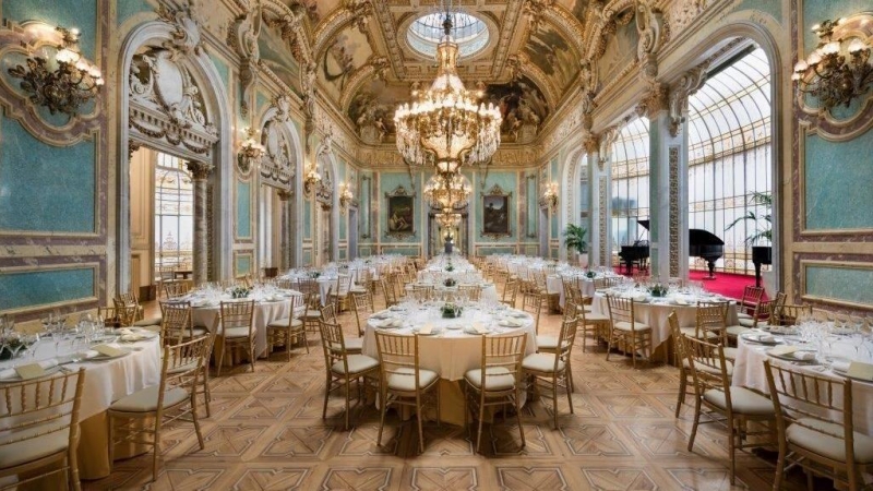 La boda en la que los invitados no llevaban mascarillas se celebró en el Casino de Madrid.