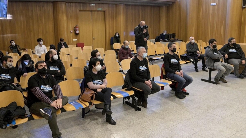 Los activistas denunciados por los Franco, en el banquillo en A Coruña, el pasado 4 de febrero