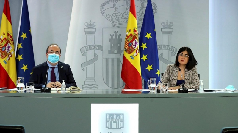 La ministra de Sanidad, Carolina Darias y el ministro de Política Territorial y Función Pública, Miquel Iceta, durante la rueda de prensa ofrecida tras la reunión del Consejo Interterritorial del Sistema Nacional de Salud, este miércoles en el Palacio de