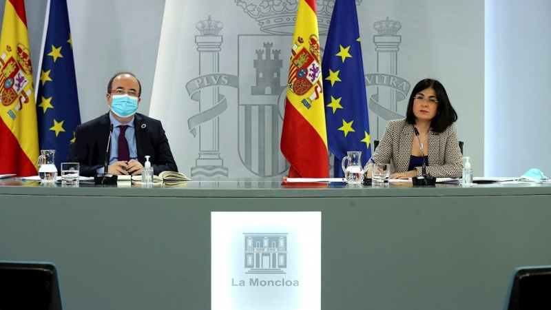 La ministra de Sanidad, Carolina Darias y el ministro de Política Territorial y Función Pública, Miquel Iceta, durante la rueda de prensa ofrecida tras la reunión del Consejo Interterritorial del Sistema Nacional de Salud, este miércoles en el Palacio de