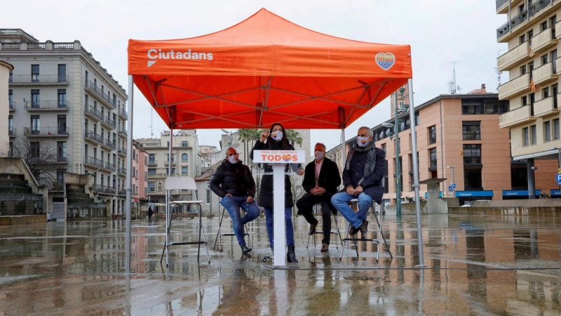 La presidenta de Ciudadanos, Inés Arrimadas, el candidato a la presidencia de la Generalitat, Carlos Carrizosa y el eurodiputado Jordi Cañas, en un acto de campaña celebrado en Girona.