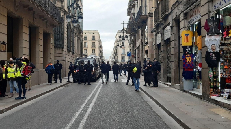 La plaça Sant Jaume de Barcelona, blindada durant la concentració del sindicat policial Jusapol.