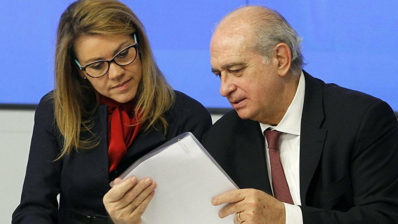 La ex secretaria general del PP y exministra María Dolores de Cospedal y el exministro de Interior Jorge Fernández Díaz, en una imagen de archivo. EFE