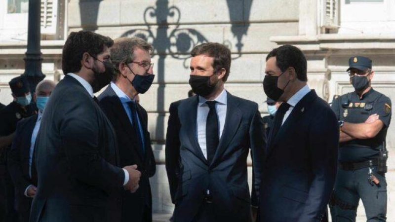 El presidente murciano Fernando López Miras,  el gallego Alberto Núñez Feijóo, el líder del PP, Pablo Casado, y el máximo dirigente de la Junta de Andalucía, Juanma Moreno.