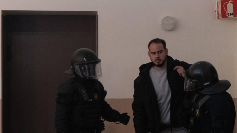 Momento de la detención de Pablo Hasél en el interior del rectorado de la Universitat de Lleida.