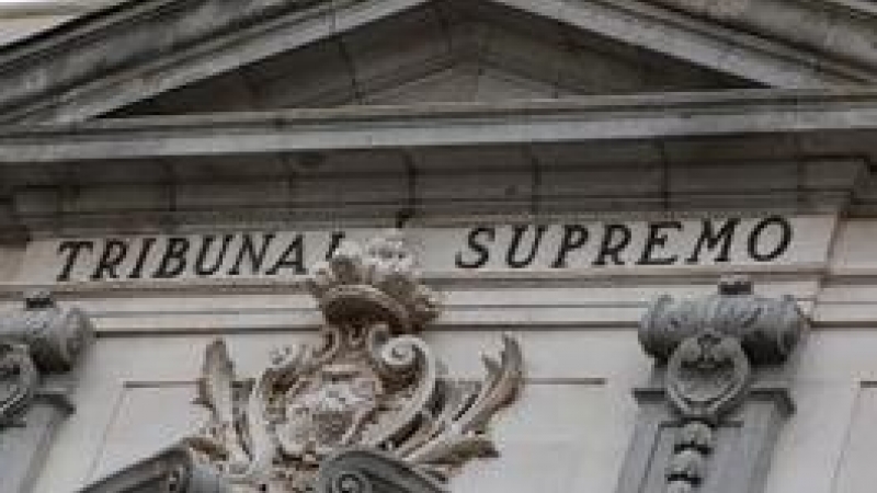 Escudo de España en la fachada del edificio del Tribunal Supremo, en Madrid a 29 de noviembre de 2019. Foto de archivo.