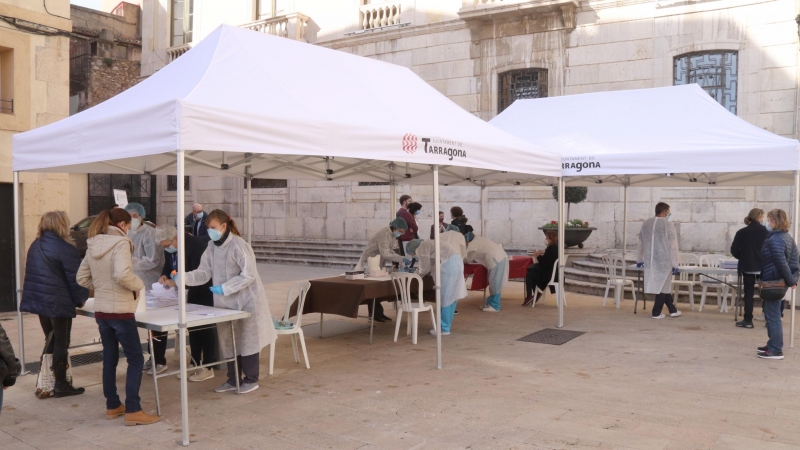 Carpa per fer un cribatge de casos de Covid a Tarragona.