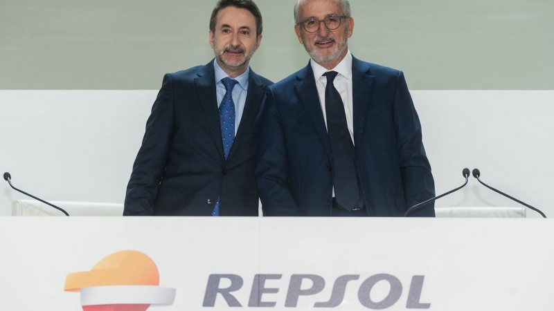 El consejero delegado de Repsol, Josu Jon Imaz (i),  y el presidente de la petrolera, Antoni Brufau, en la junta de accionistas de 2019.