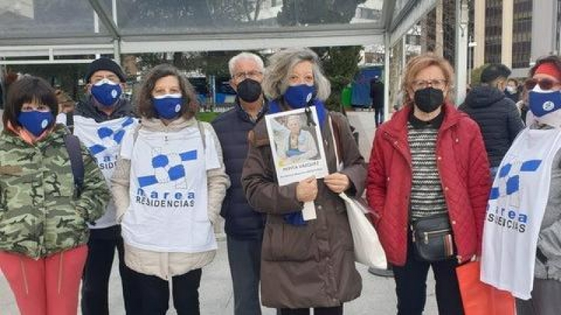 Concentración frente a los juzgados de Plaza de Castilla para apoyar a los denunciantes de muertes en residencias por la covid