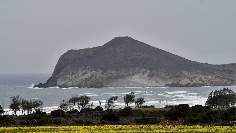 Imagen de la Bahia de Los Genoveses en el Parque Natural Cabo de Gata - Nijar ( Almería)