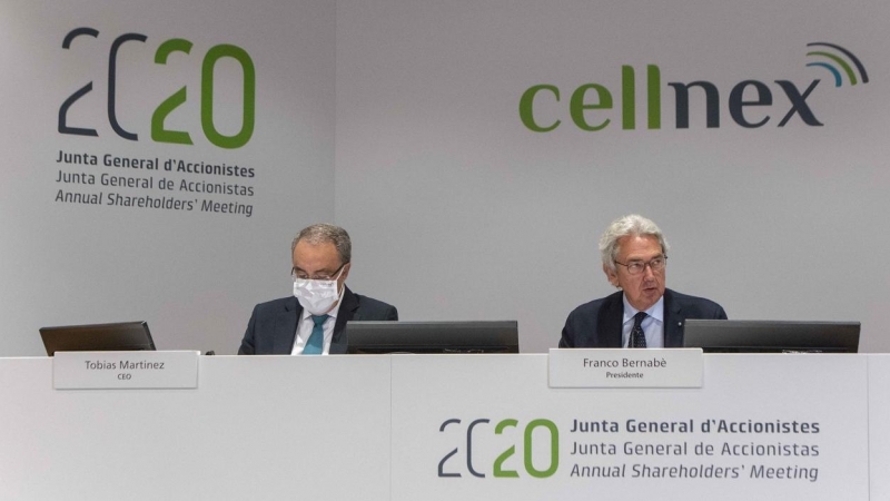 Tobias Martinez, consejero delegado de Cellnex, y Franco Bernabè, presidente de la compañía, en la última junta de accionistas de la empresa de torres de telecomunicaciones, celebrada en Barcelona, en julio de 2020.