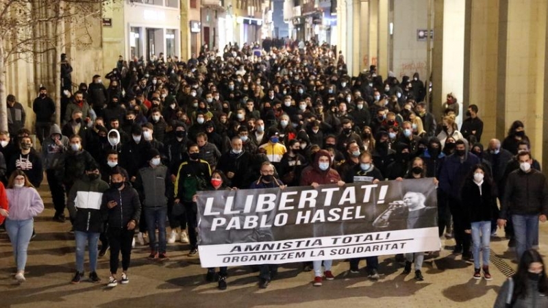 Una de les manifestacions per demanar la llibertat de Pablo Hasél, en aquest cas a Lleida.