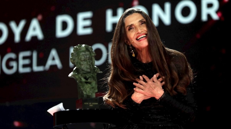 La actriz española Ángela Molina tras recibir el Premio Goya de Honor en una gala celebrada este sábado 6 de marzo de 2021.