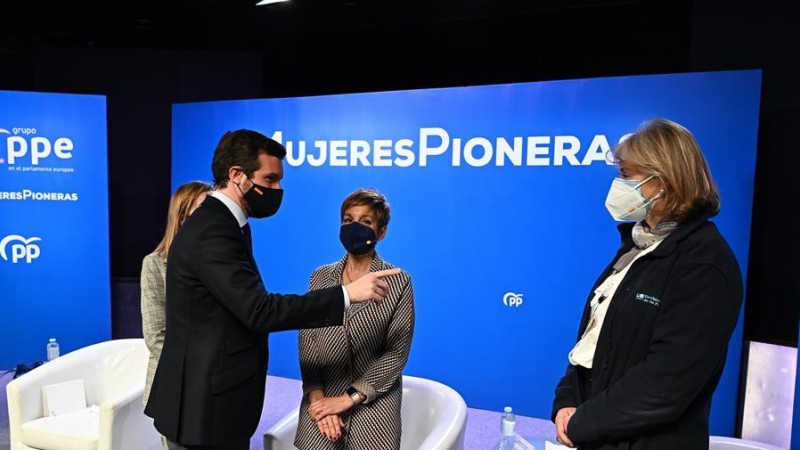 El presidente del PP, Pablo Casado, a su llegada a la clausura de “Las mujeres en primera línea. La crisis de la Covid-19 en el entorno europeo” hoy en la Casa América de Madrid.