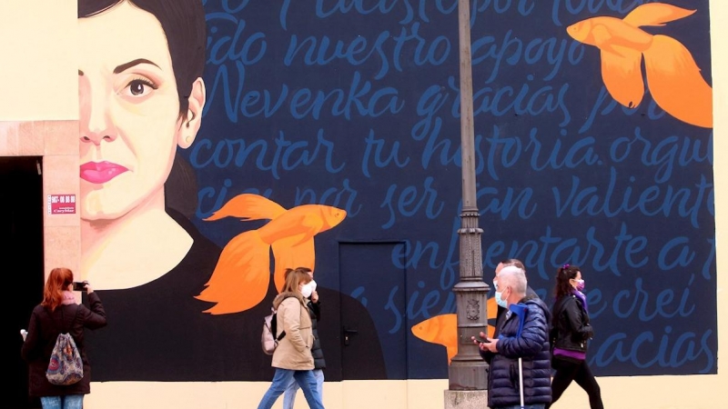 Un grafiti del que es autora la artista jienense Mercedes Debellard recordará desde este lunes en Ponferrada (León) a Nevenka Fernández como símbolo de la lucha contra el acoso sexual. El 26 de marzo de 2001 Nevenka Fernández, entonces concejala de Hacien