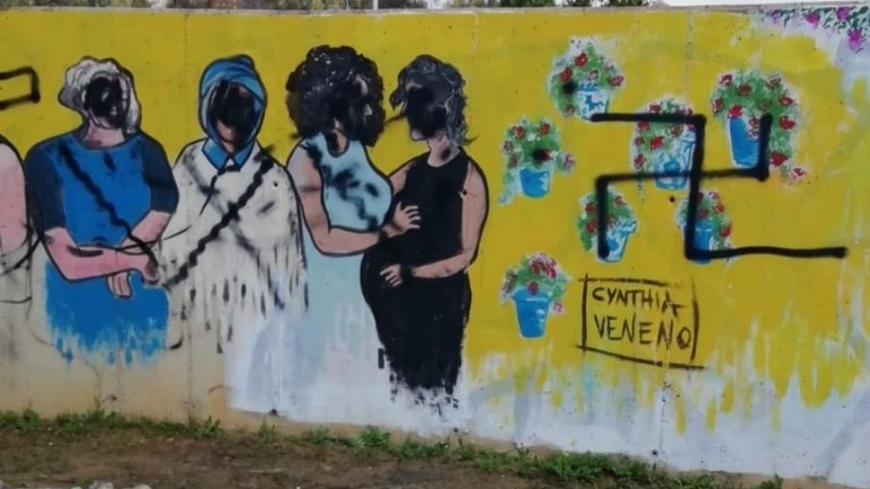 El mural feminista de Huelva que ha amanecido vandalizado este martes.