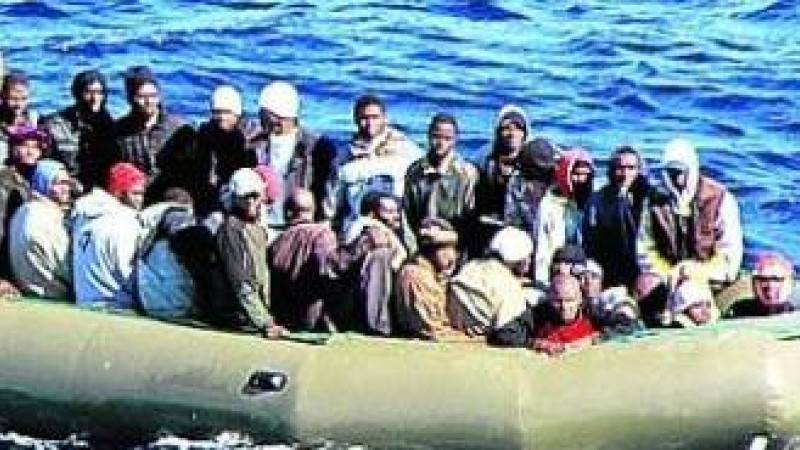 Migrantes en el mediterráneo. Foto de archivo.