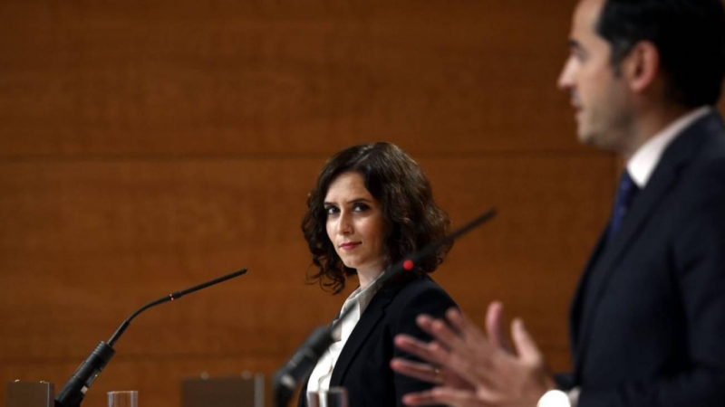 La presidenta de la Comunidad de Madrid, Isabel Díaz Ayuso, y el vicepresidente, consejero de Deportes, Transparencia y portavoz, Ignacio Aguado, comparecen en rueda de prensa en la Casa Real de Correos, en Madrid.