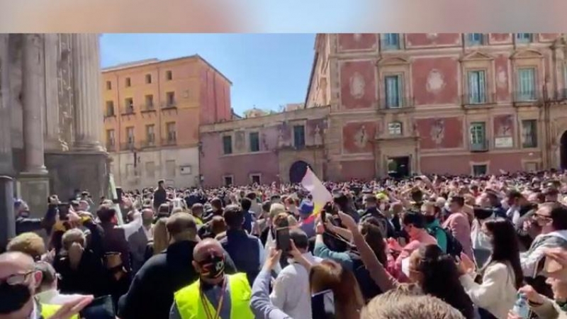 'Madre mía el 8M...': un acto de Abascal abarrota una plaza de Murcia en plena pandemia