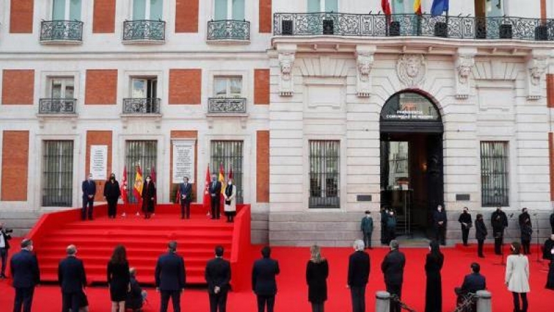 La presidenta de la Comunidad de Madrid, Isabel Díaz Ayuso, y el alcalde de Madrid, José Luis Martínez-Almeida, participan en el acto en recuerdo a las víctimas de los atentados terroristas del 11 de marzo de 2004.