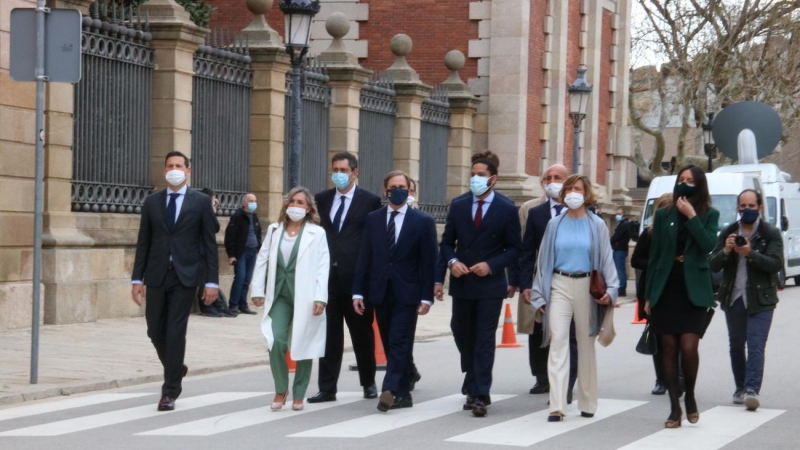 Els 11 diputats de Vox arribant al Parlament el 12 de març de 2021.