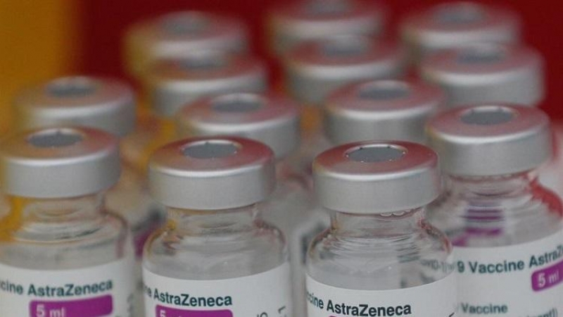 España suspende la vacunación con AstraZeneca 15 días 'por prudencia'