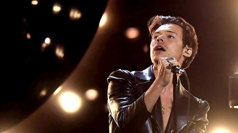 al cantante británico Harry Styles actuando durante la 63a ceremonia anual de los premios Grammy