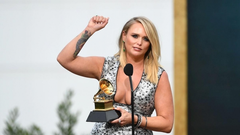 Miranda Lambert aceptando el premio al Mejor Álbum Country por 'Wildcard'