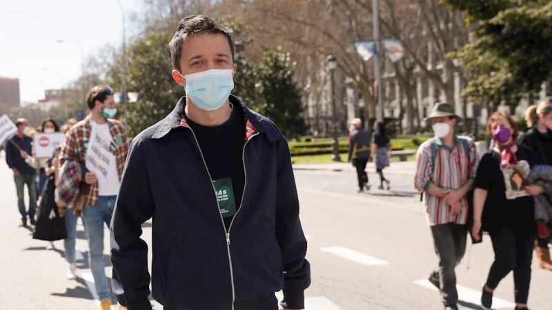 El portavoz de Más País, Íñigo Errejón, en una protesta contra la gestión sanitaria de Díaz Ayuso en Madrid.