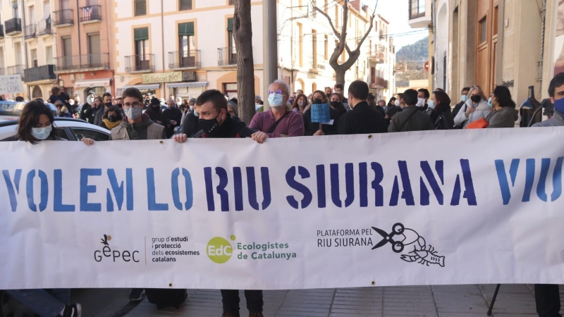 17/03/2021 - La concentració d'aquest dimecres en defensa del riu Siurana a Falset.